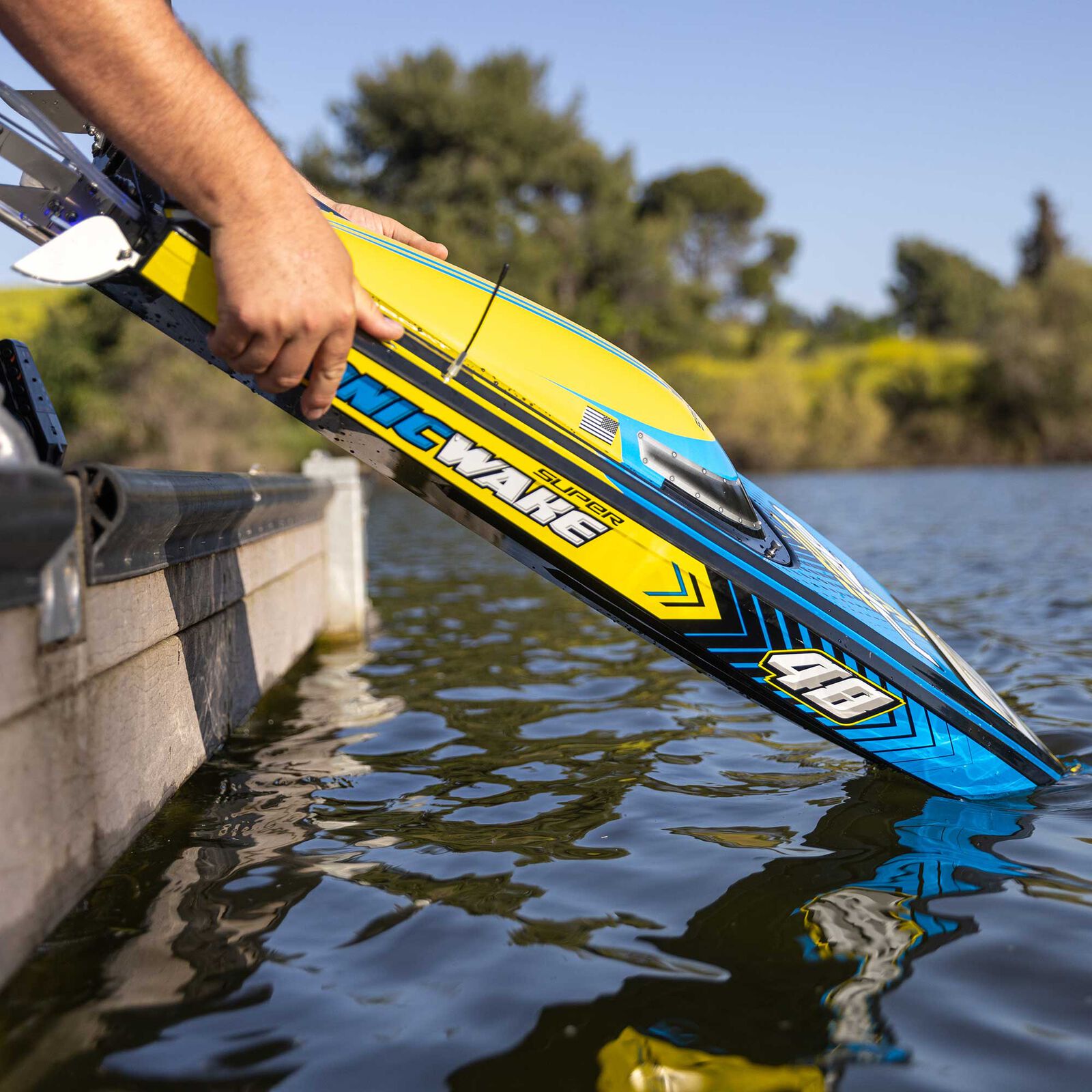 Pro Boat Super Sonicwake 48" 8S Brushless Deep-V RTR Self-Righting Boat w/DX3 2.4GHz Radio