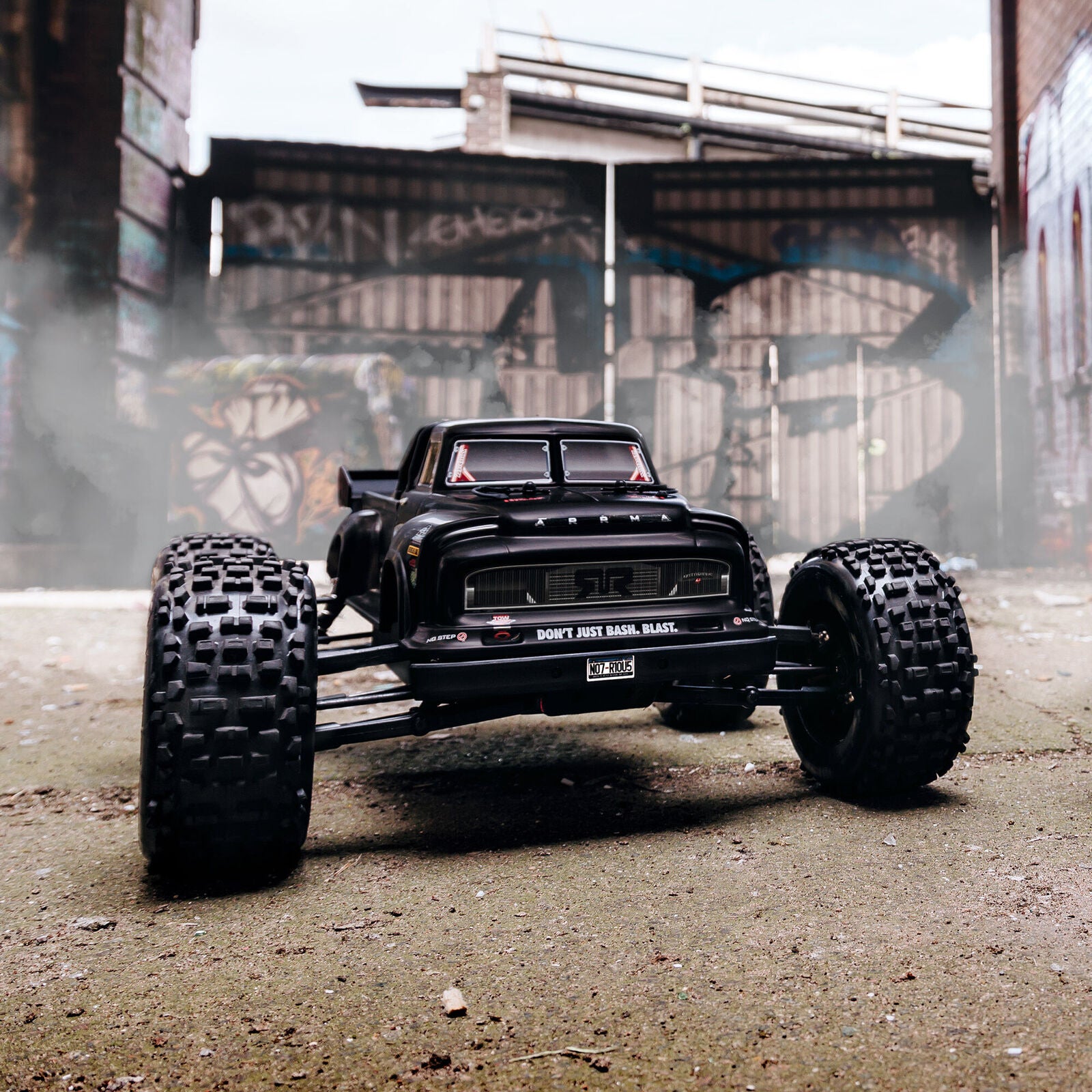 Arrma Notorious 6S BLX Brushless RTR 1/8 Monster Stunt Truck (Black) (V5) w/SLT3 2.4GHz Radio