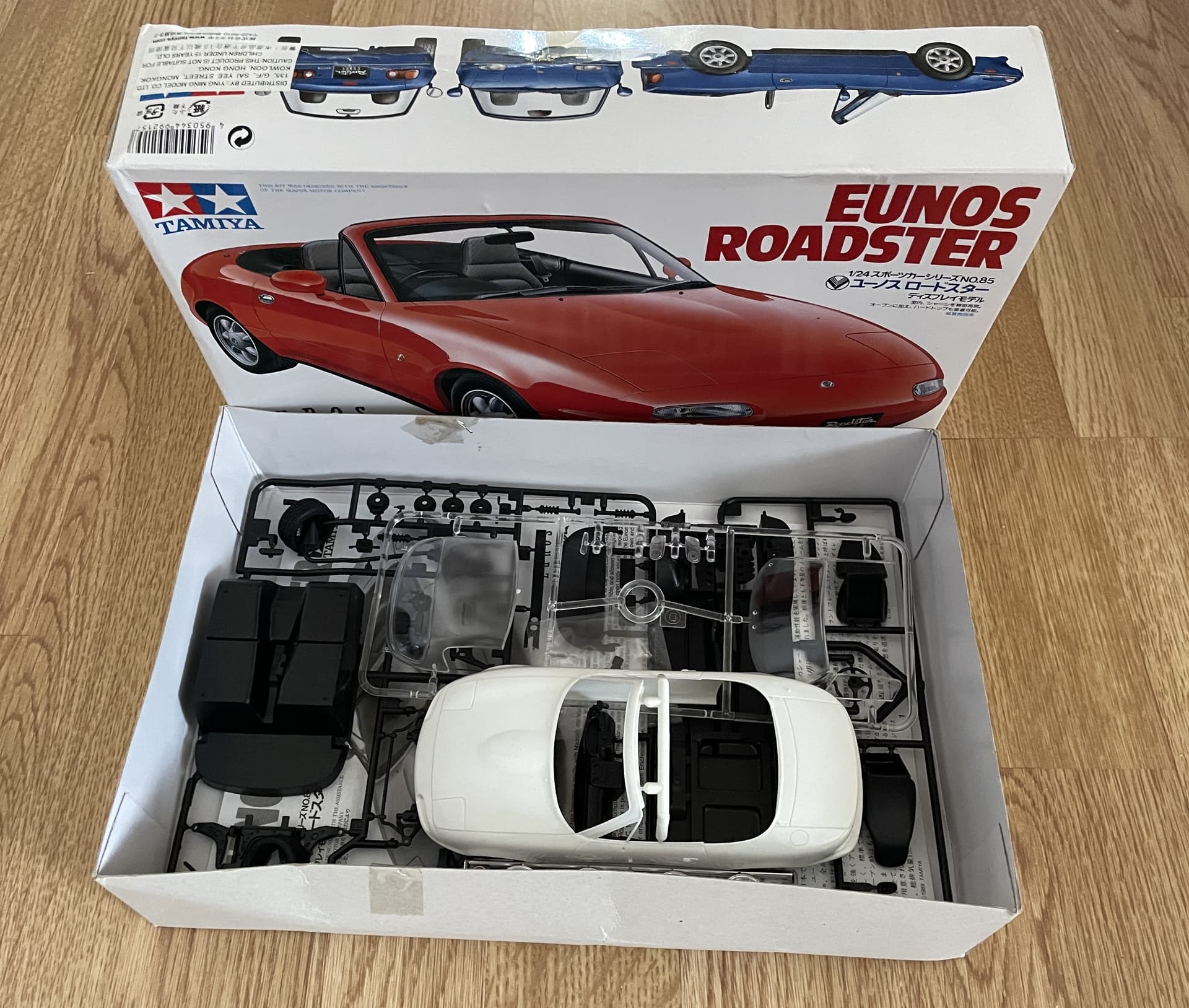 Tamiya 1/24 Mazda Eunos Roadster Model Kit (MX-5)